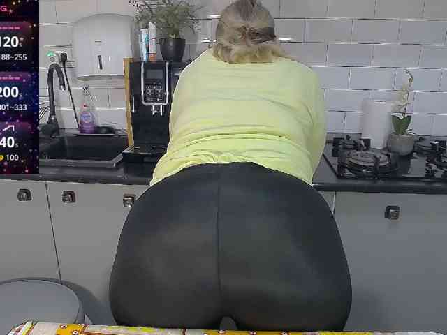 EllaSwan webcam