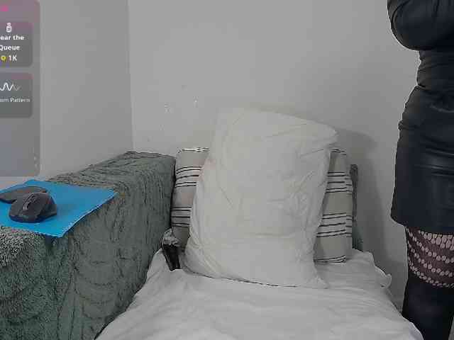 free online cam EllaSwan