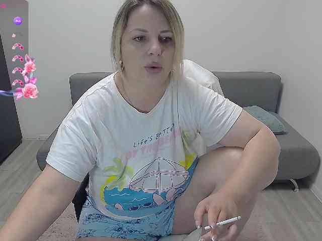 EllaSwan webcam