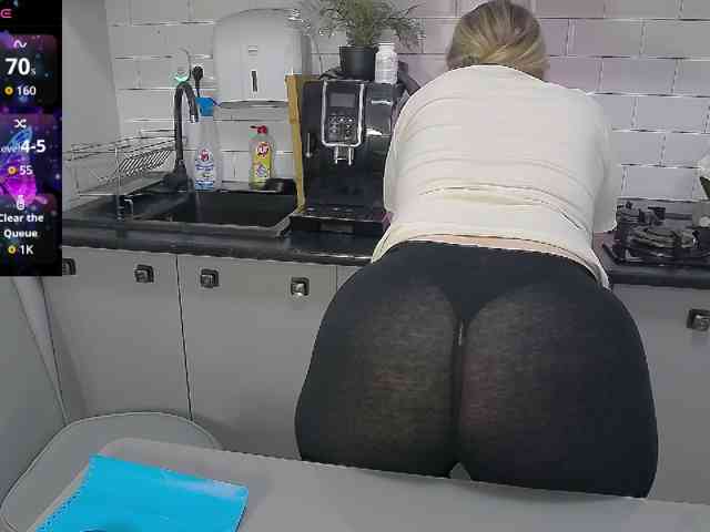 EllaSwan webcam