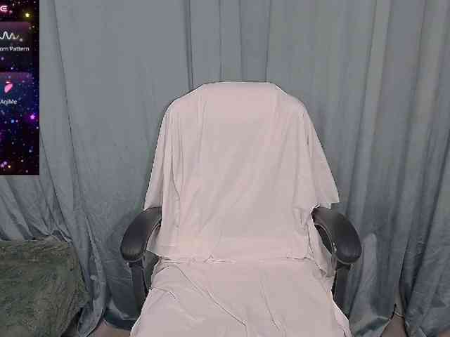 EllaSwan webcam