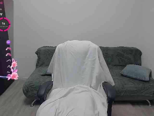 EllaSwan webcam