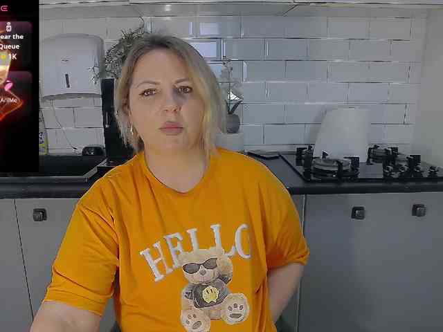 EllaSwan webcam