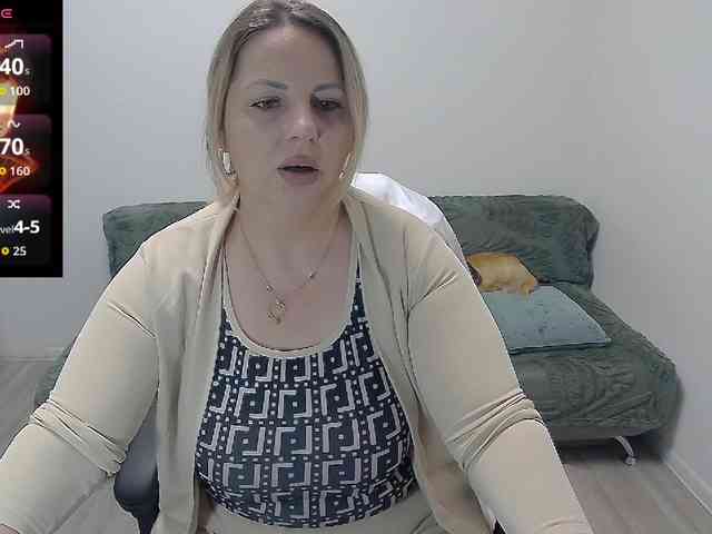 EllaSwan webcam
