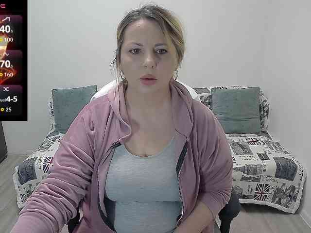 EllaSwan webcam
