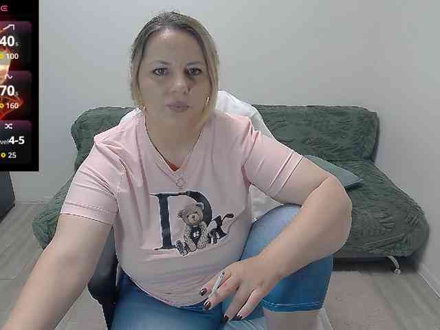 EllaSwan webcam