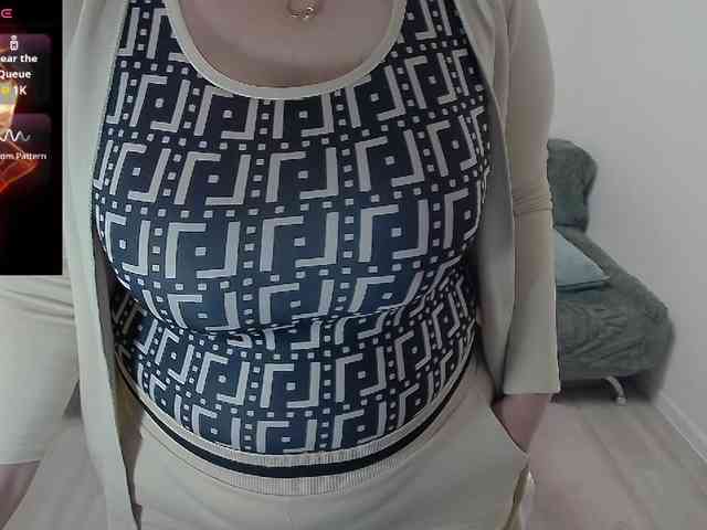 EllaSwan webcam