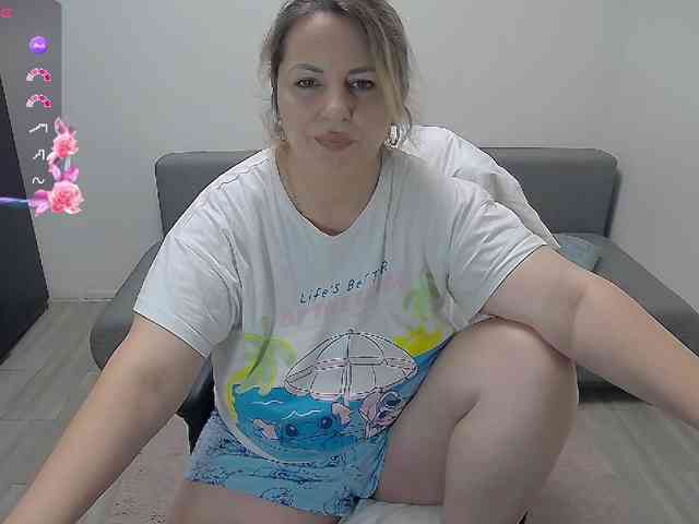 EllaSwan webcam