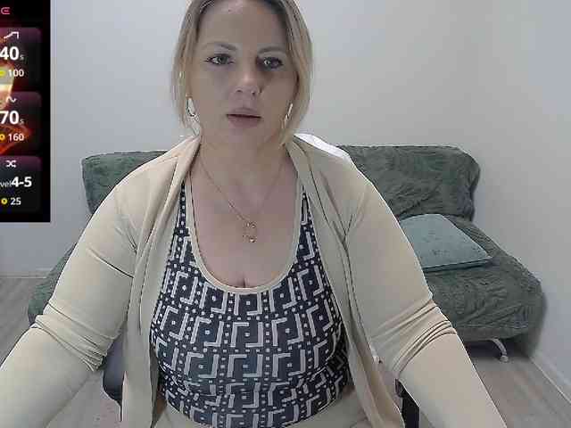 EllaSwan Live Webcam on BongaCams