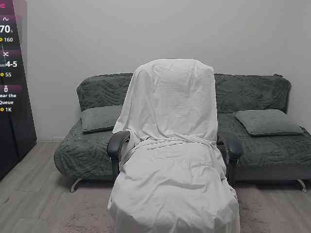 EllaSwan webcam