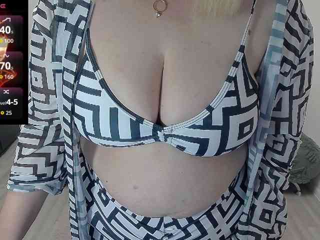 EllaSwan webcam