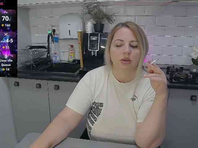 EllaSwan webcam