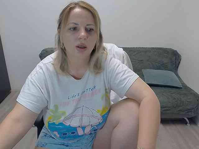 EllaSwan webcam