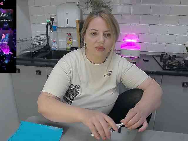EllaSwan webcam