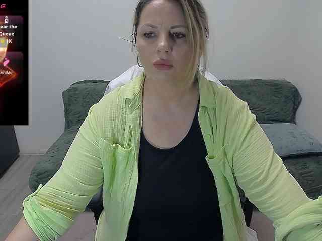 EllaSwan webcam