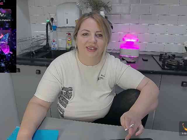 EllaSwan webcam
