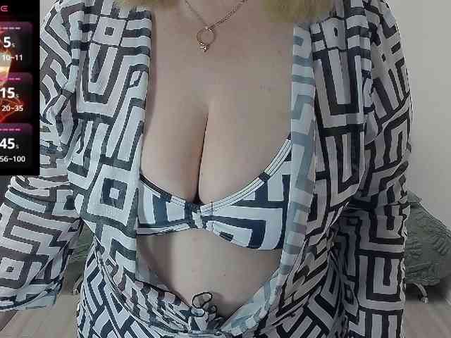 EllaSwan webcam