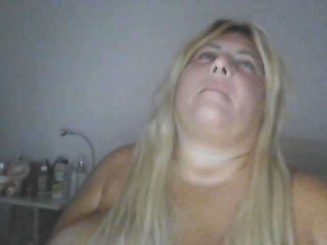 sexydeby, en directo ahora en BongaCams