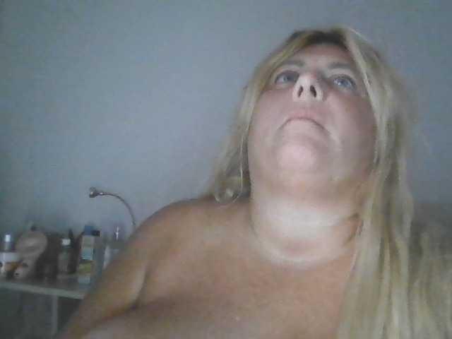 sexydeby, en directo ahora en BongaCams