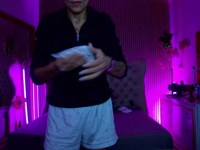 TastyShow live cam on BongaCams