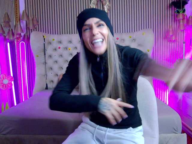 TastyShow live cam on BongaCams