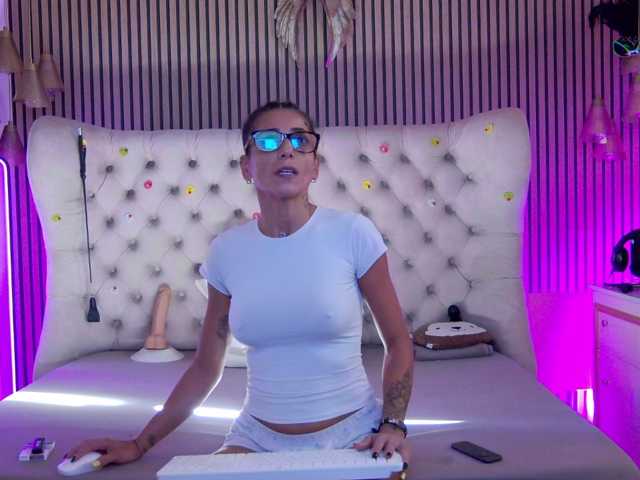 TastyShow live cam on BongaCams
