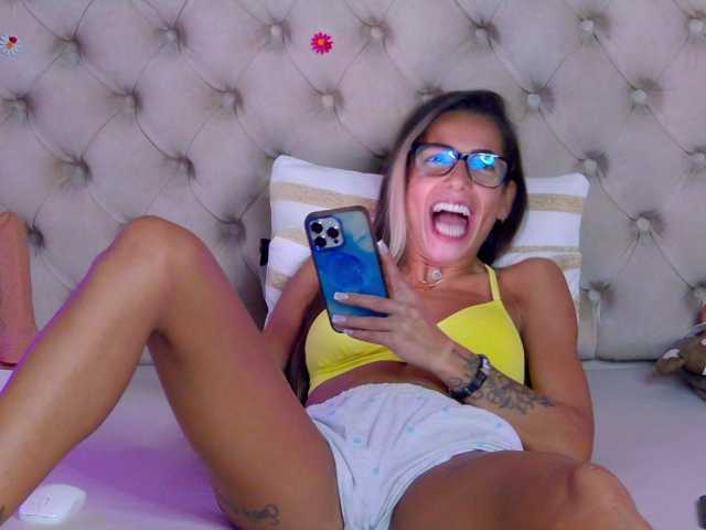 TastyShow live cam on BongaCams
