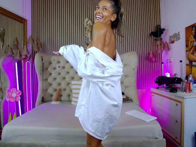 le modèle TastyShow est en webcam porno dans un show sur le site bongacams, il possède les tags suivants: White/Caucasian,Blonde,Shaved