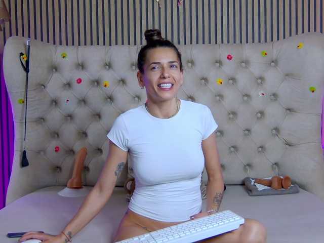TastyShow live cam on BongaCams