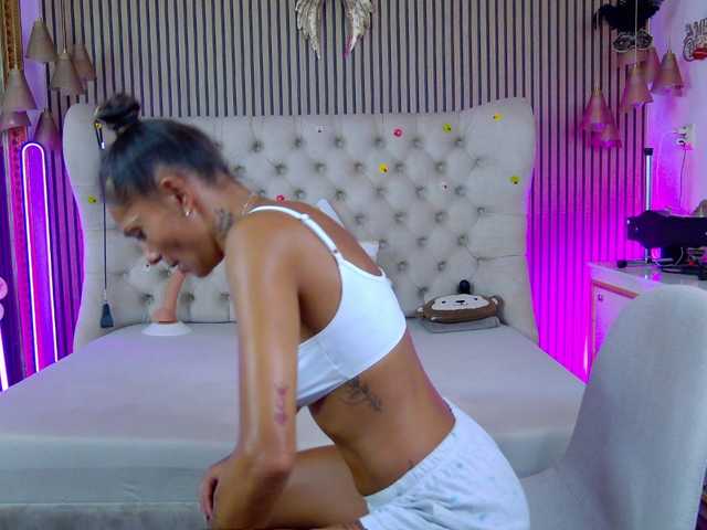 TastyShow live cam on BongaCams