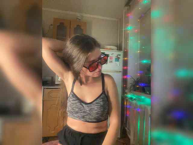 MayLily webcam