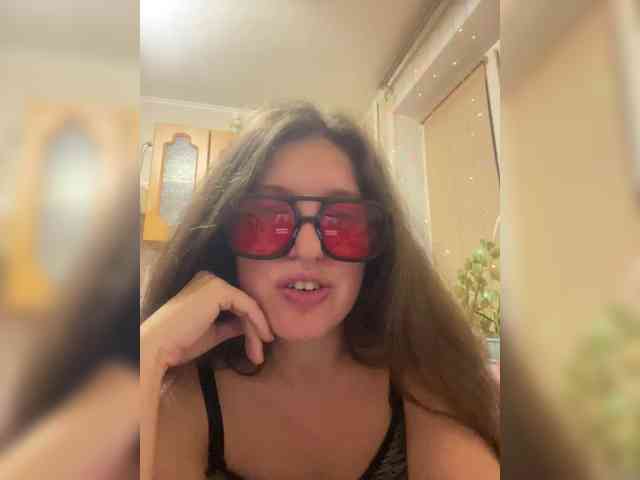 MayLily webcam