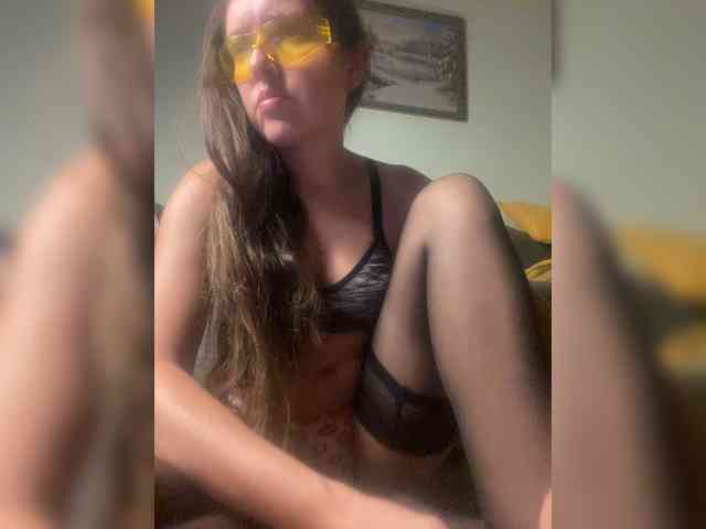 MayLily webcam