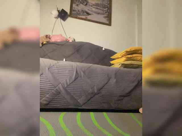 MayLily webcam