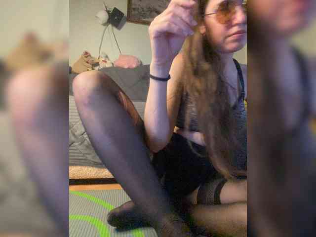 MayLily webcam