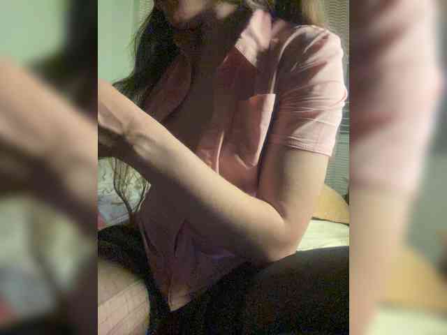 MayLily webcam