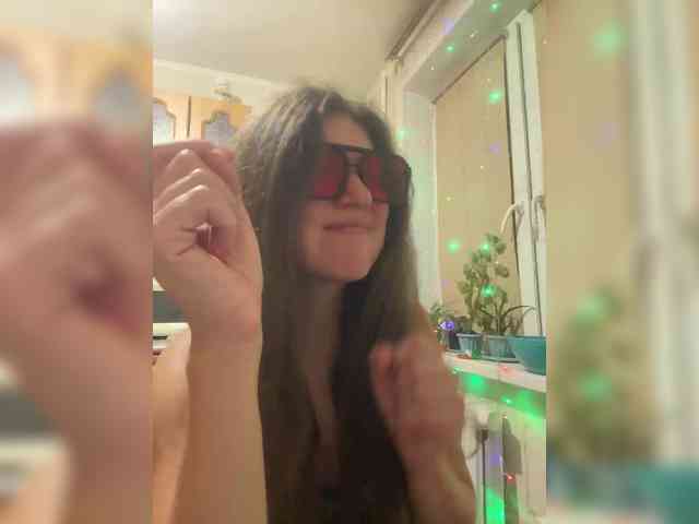 MayLily webcam