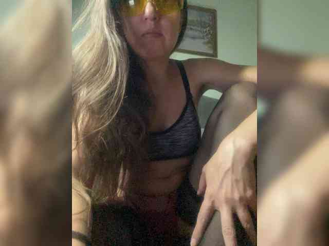 MayLily webcam