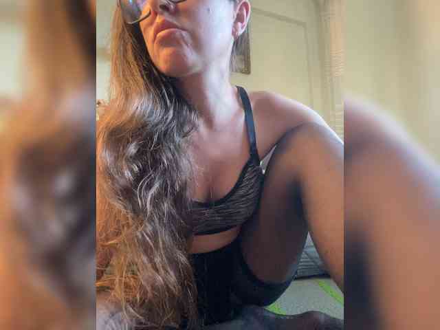 MayLily webcam
