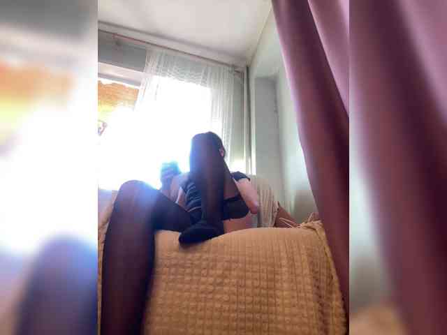 MayLily webcam