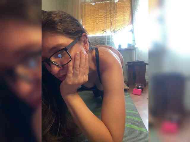 MayLily webcam