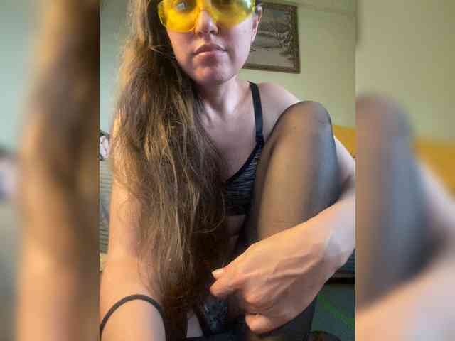 MayLily webcam