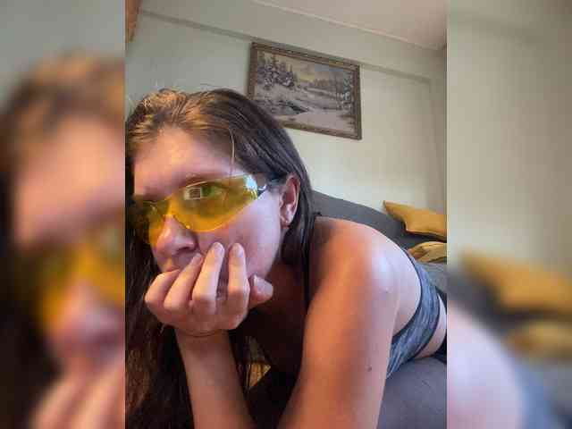MayLily webcam