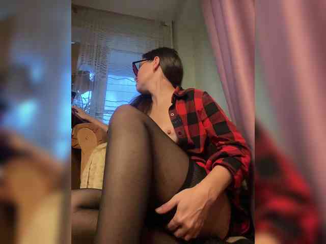 MayLily webcam