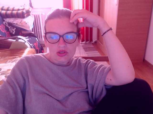 le modèle bellaro est en webcam porno dans un show sur le site bongacams, il possède les tags suivants: White/Caucasian,Brunette,Hairy