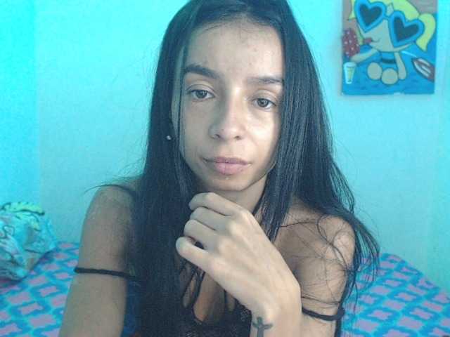 le modèle charlotehere est en webcam porno dans un show sur le site bongacams, il possède les tags suivants: Latino/Hispanic,Brunette,Trimmed