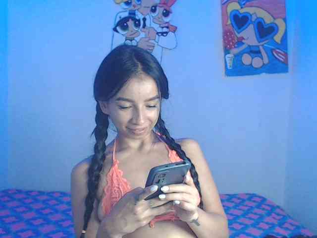 Modella: charlotehere