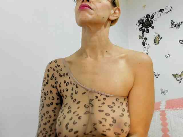 jennifersmit1 Live Webcam on BongaCams