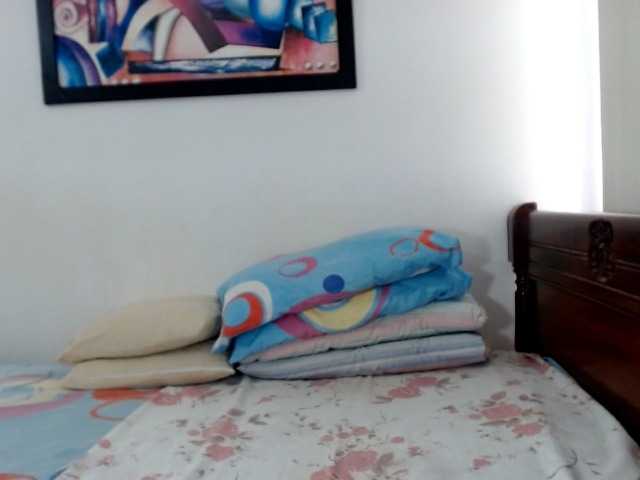 Lucypalmax live cam on BongaCams