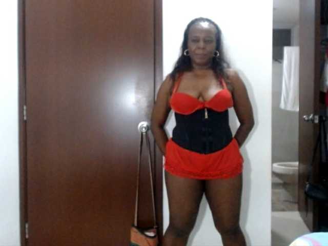 Lucypalmax live cam on BongaCams
